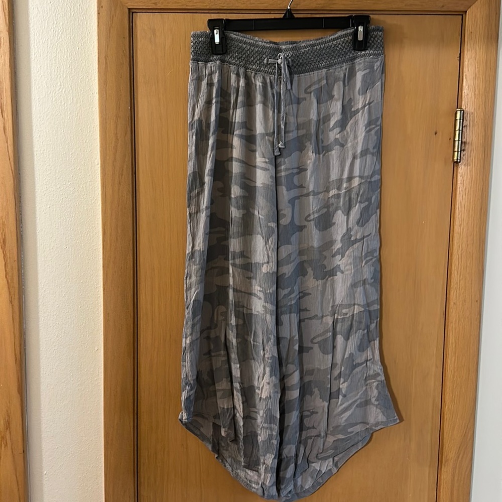 Sound/Style Women’s Camo Rayon Cropped Wide Leg Pants Green Size Large